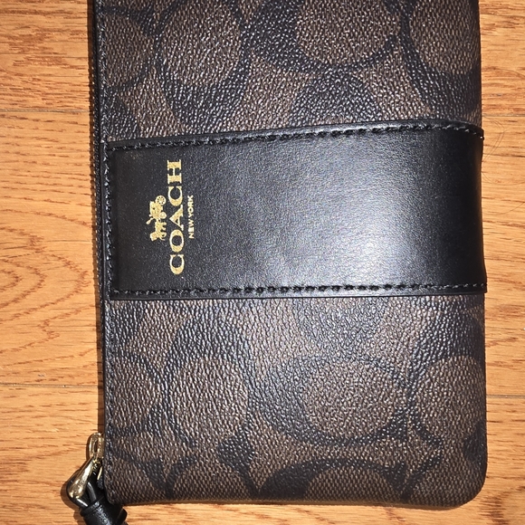 Coach coin purse - Picture 1 of 3